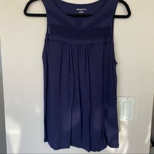 Blue shirt sleeve shirt